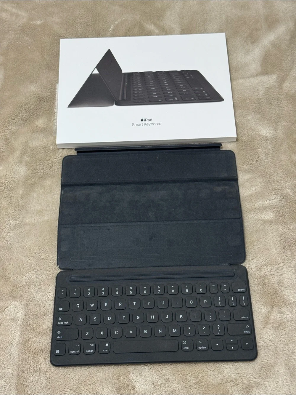 Apple Smart Keyboard for iPad Pro 10.5-inch, Air (3rd), iPad (7,8,9)